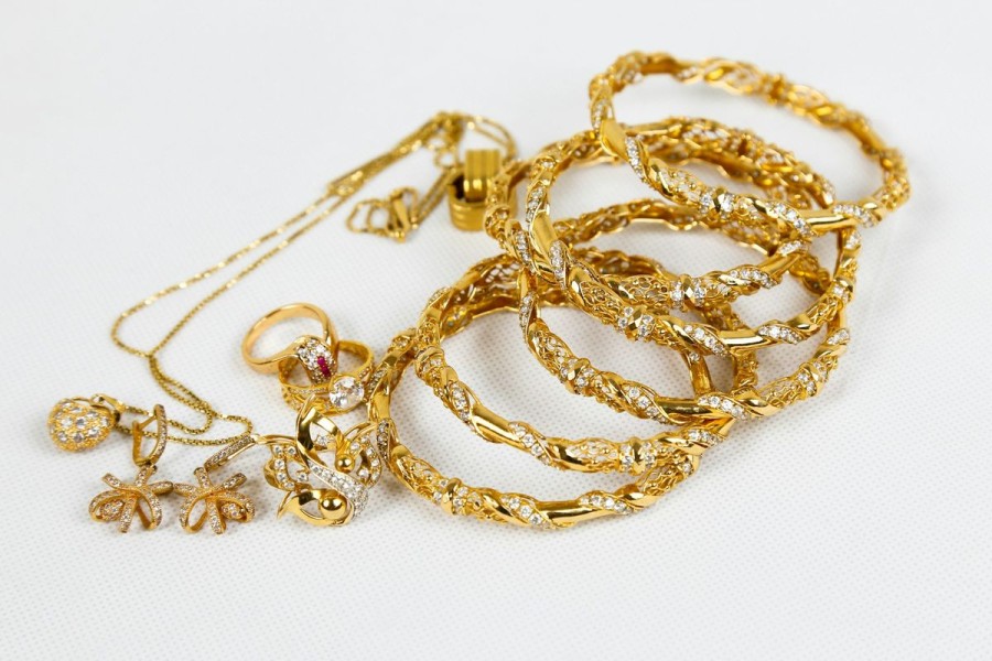 Update Harga Emas Perhiasan Hari Ini Kamis 19 Februari 2026 Turun ke Rp2,512.000 per Gram