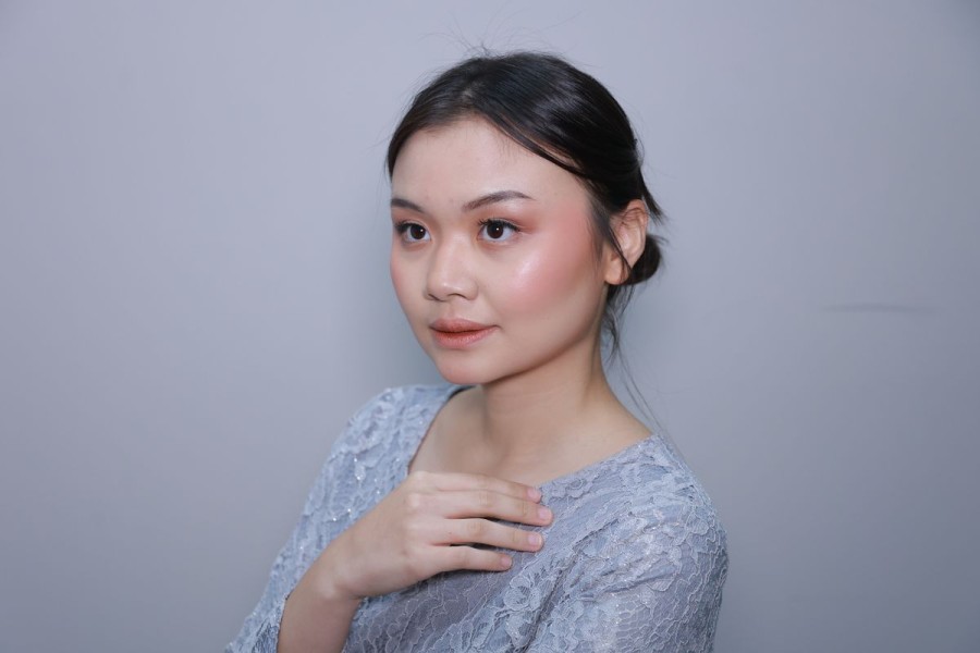 Tutorial Make Up Natural dan Flawles Terbaik untuk Pemula