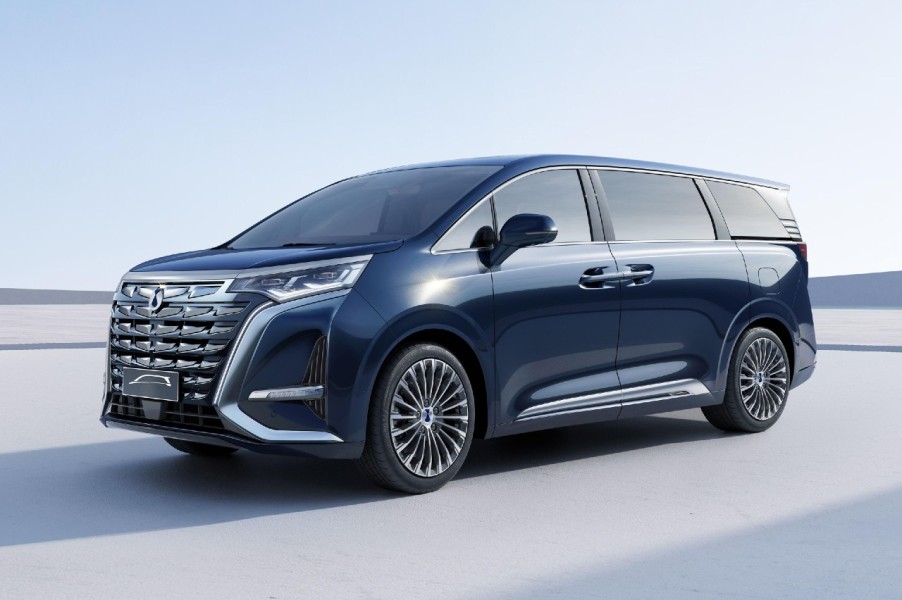 BYD Denza D9, MPV Keluarga dengan Cicilan Terjangkau