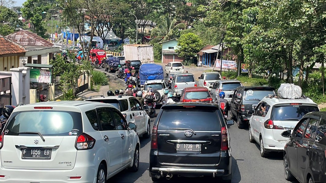 Lonjakan Kendaraan di Jalur Nagreg: Volume Arus Mudik Capai 113.889 Kendaraan