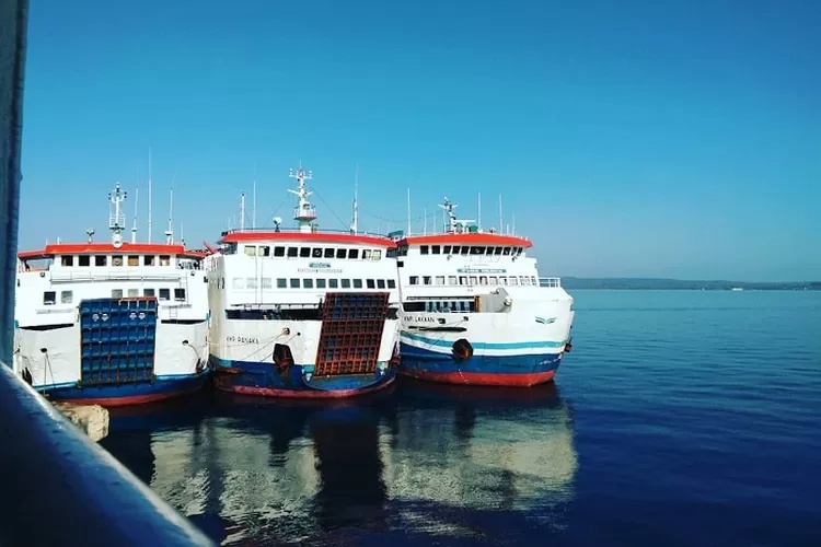 15 Kapal Penyeberangan Bali Ditunda Demi Keselamatan
