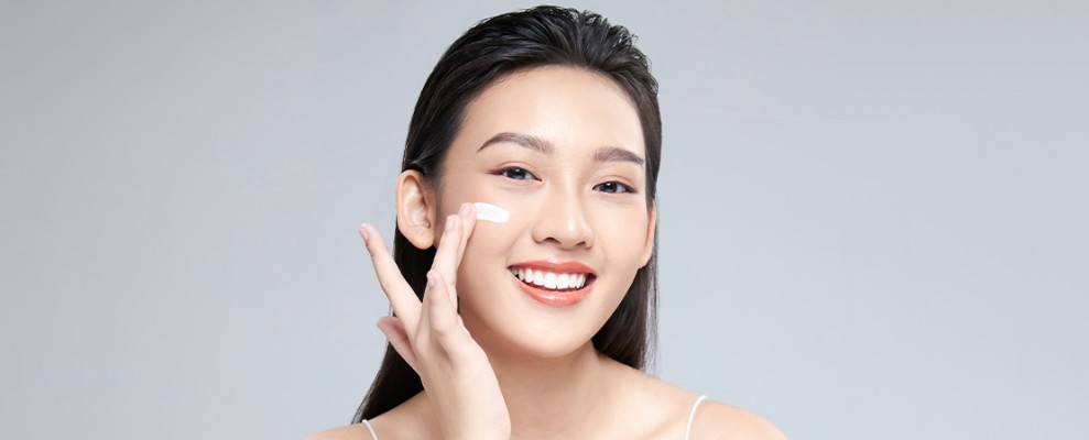 Panduan Skincare Pagi untuk Kulit Kering: Urutan yang Tepat dari Cleanser hingga Sunscreen