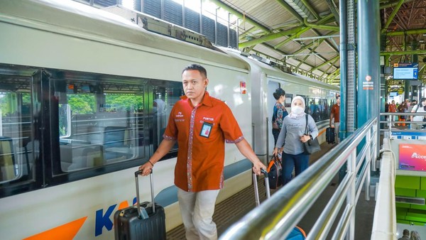 Okupansi Penumpang Kereta Api Tembus 97 Persen Selama Libur Waisak 2025, Daop 1 Jakarta Kerahkan 76 Perjalanan Jarak Jauh