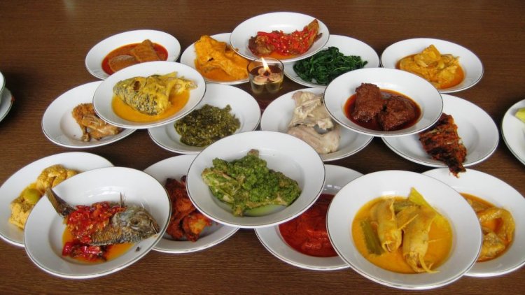 Kuliner Minangkabau: Warisan Rasa, Filosofi, dan Tradisi Hidup