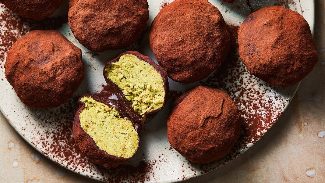 Dubai Chewy Cookie Viral di Jakarta, Ini Daftar Tempat Beli Dessert Kenyal Isi Pistachio yang Lagi Hits