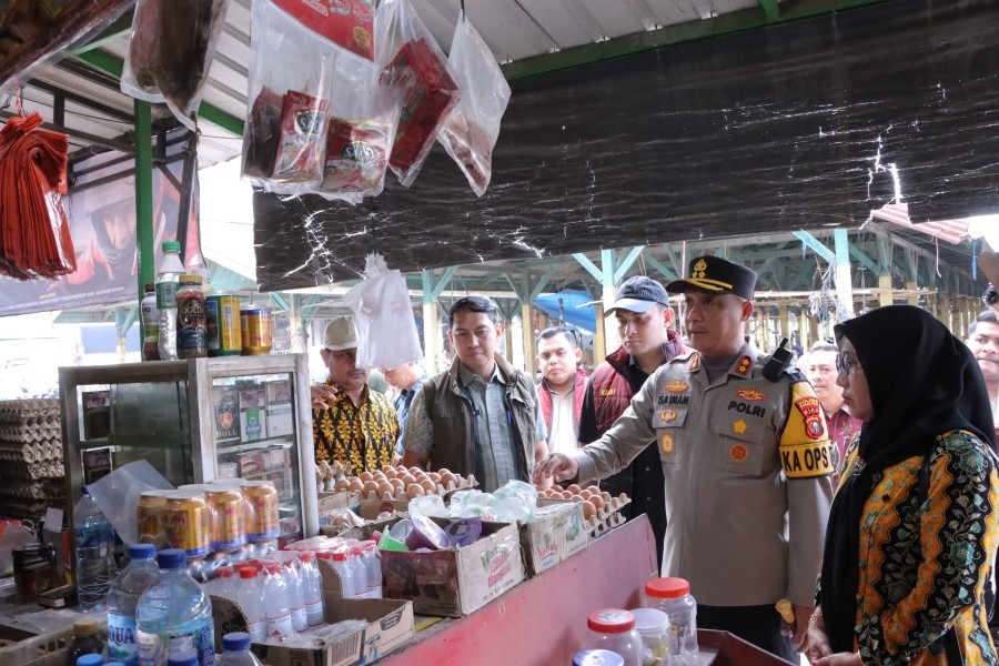 Polres Rohil Cek Harga Sembako di Pasar Jelang Ramadan 2026: Stok Aman, Harga Terkendali