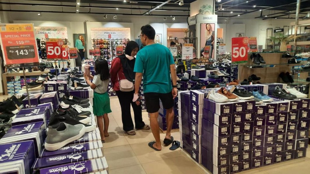 Diskon Hingga 70 Persen Sepatu dan Sandal di Transmart