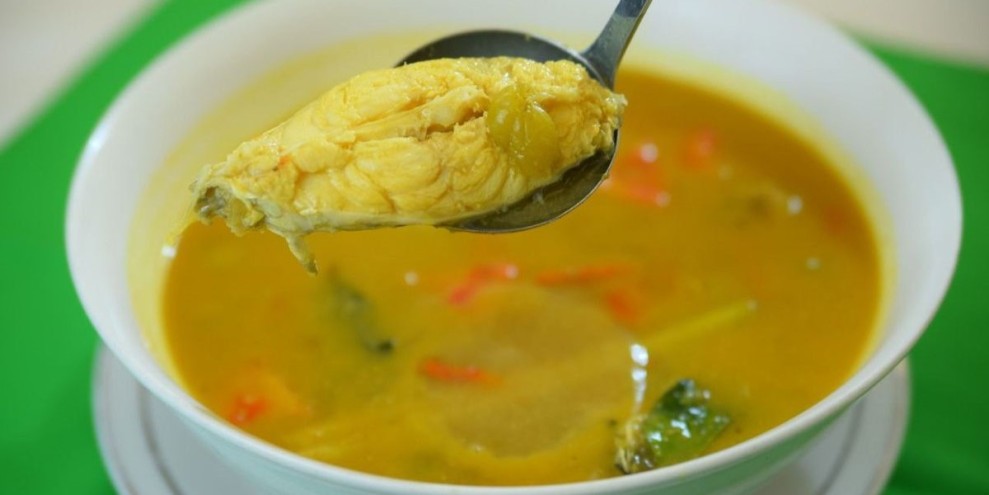 Sup Kuah Kuning Hangat Jadi Pilihan Menu Sahur Praktis dan Sehat Bagi Tubuh