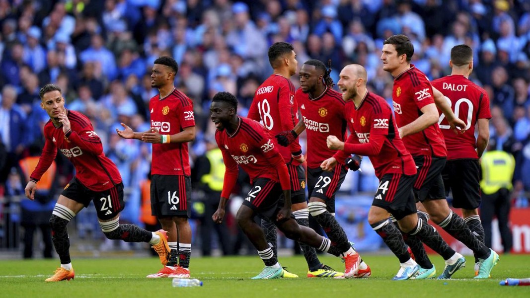 Noussair Mazraoui Jadi Rekrutan Paling Berharga Manchester United