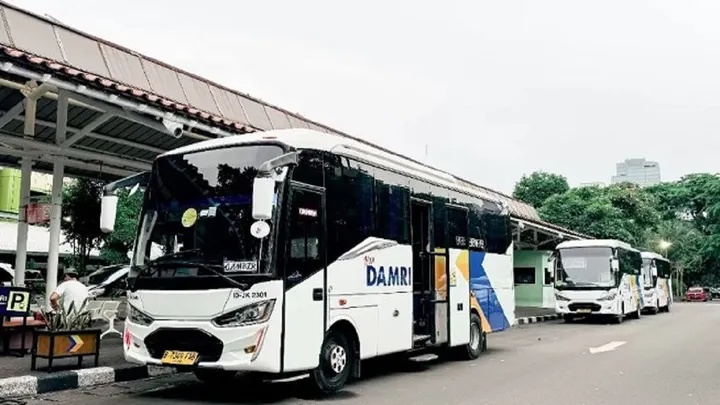 Naik DAMRI ke Bandara YIA Mudah Murah Nyaman Terjadwal Pasti