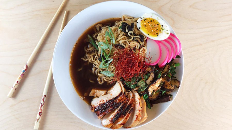 6 Tempat Makan Siang Legendaris dan Hits di Kota Lama Semarang yang Wajib Dikunjungi