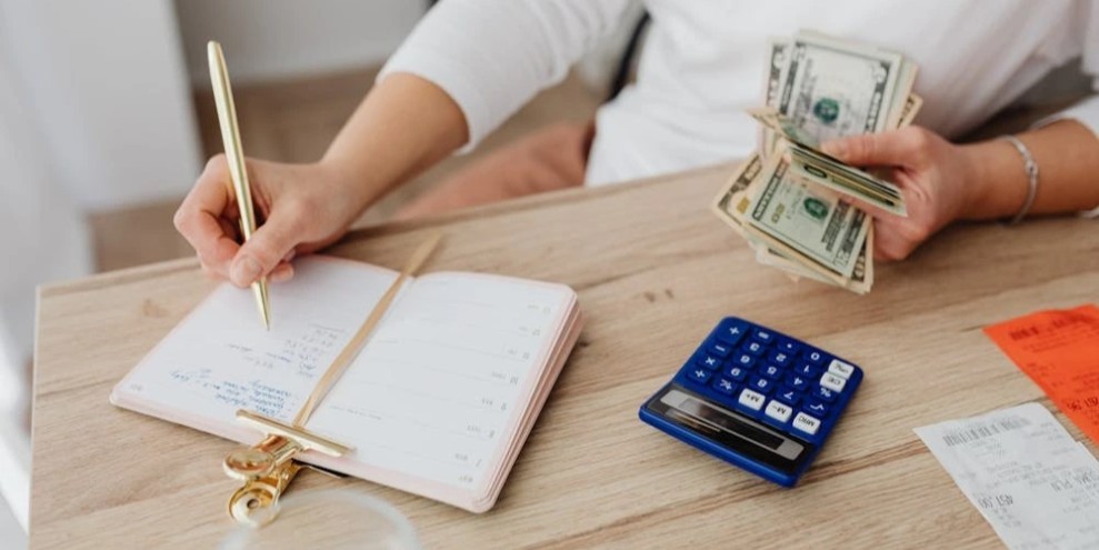 Disiplin Finansial Kunci Utama Mewujudkan Keuangan Sehat dan Stabil