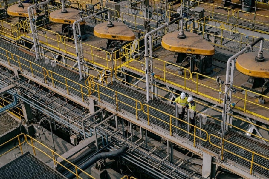 MBMA Catat Kinerja Operasional Solid, Saham Tembus Reli Positif Kuartal III-2025