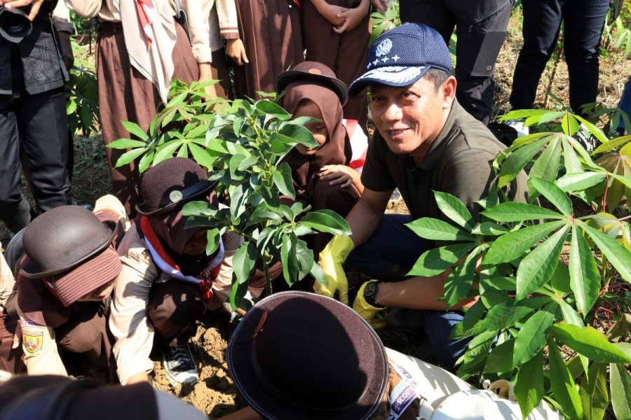 Delegasi Indonesia Tanam Pohon Dukung Komitmen Iklim Menuju COP30 Brasil