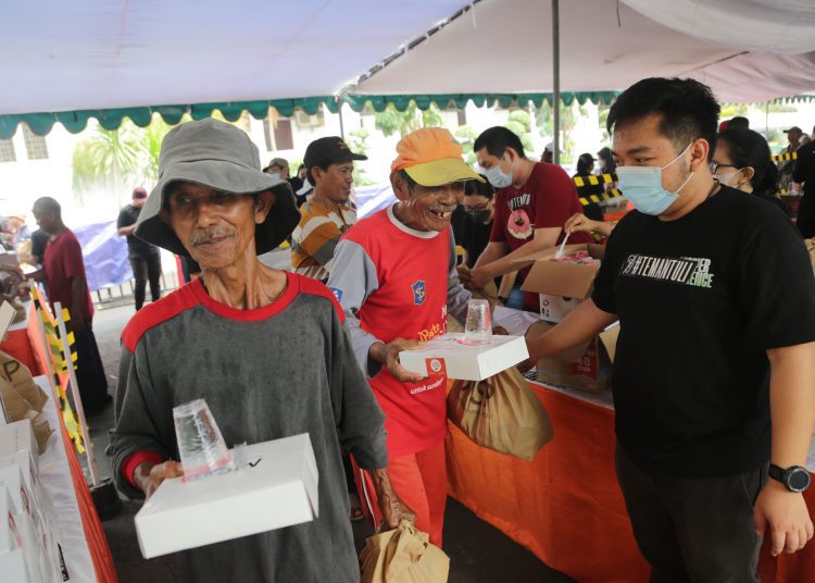 GKJW Jemaat Wates Mojokerto Bagikan 50 Paket Sembako Jelang Paskah, Wujud Kepedulian dan Toleransi Antarumat Beragama