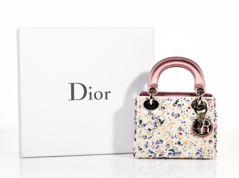 7 Tas Dior Termahal di Dunia, Ikon Fashion Kelas Dunia