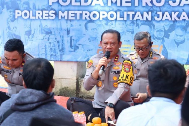 Kebijakan “Mata dan Telinga Polisi” dan Pergeseran Makna Demokrasi Publik