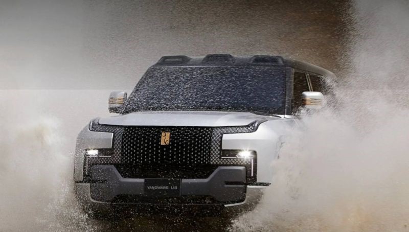 BYD Ungkap Interior Mewah Yangwang U8 2026 dengan Layar Melengkung Futuristik