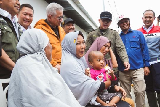WIKA Realty Salurkan Bantuan Sekolah Darurat Aceh Tamiang