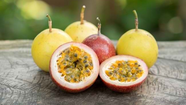 Delapan Buah Tinggi Serat Pilihan Tepat Menjaga Pencernaan Tetap Sehat Alami