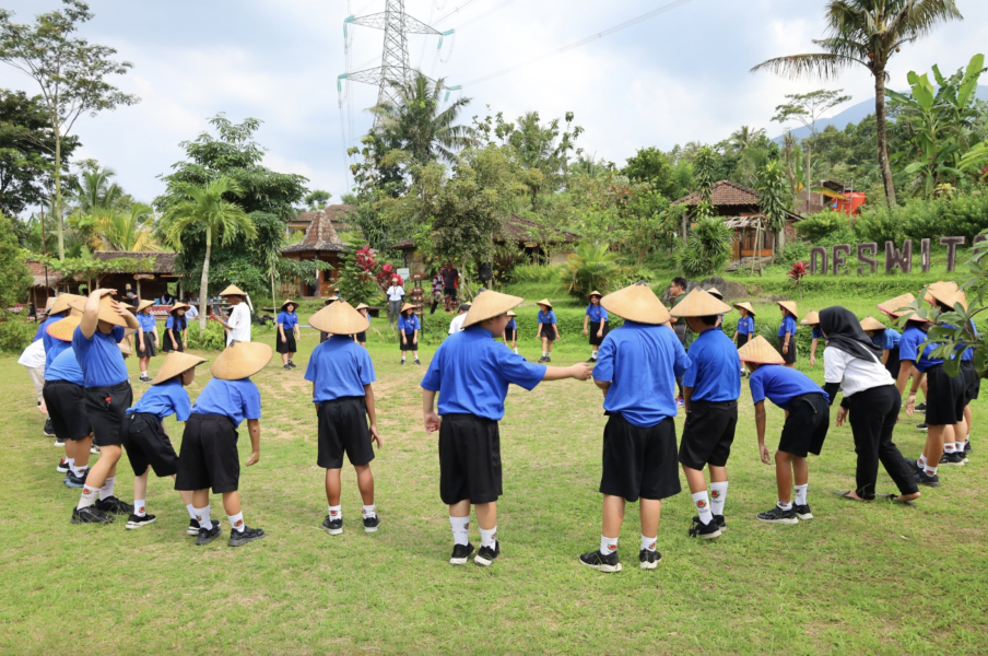 PLN UP2B Jamali melalui Program ESG menumbuhkan ekonomi kreatif di Desa Wisata Lerep dengan omzet tahunan yang meningkat secara signifikan