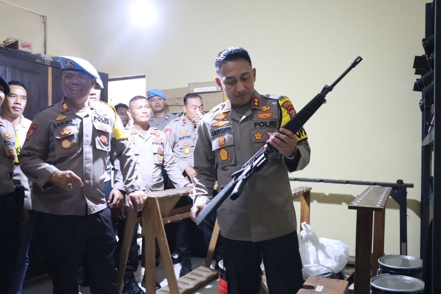 Kapolres Majalengka Lakukan Pemeriksaan Gudang Senjata Api untuk Pastikan Keamanan dan Kelengkapan Logistik Kepolisian