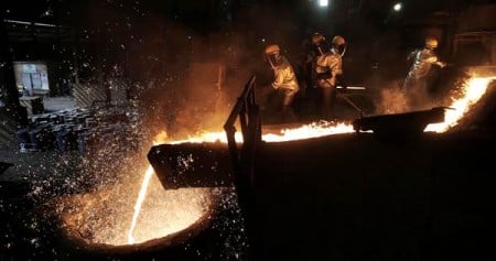 Pemerintah Pertimbangkan Pemangkasan Produksi Nikel di 2025: Tantangan dan Implikasi Ekonomi