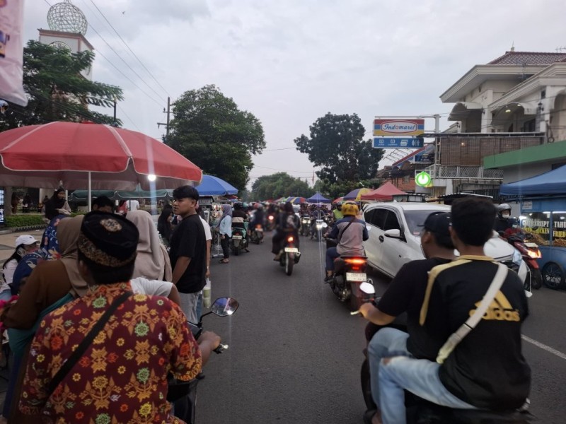 Eksplorasi Kelezatan Takjil Tradisional Hingga Menu Kekinian Di Sepanjang Jalan Sultan Agung