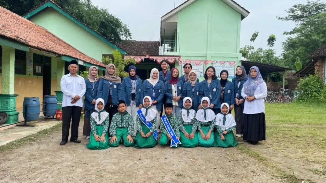 Mahasiswa FKM Universitas Airlangga Kembangkan UKIR, Perkuat UKS di Madrasah Kepuhrubuh