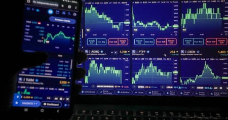 IHSG Tertekan Jelang Rilis Sentimen, Saham Ini Diawasi