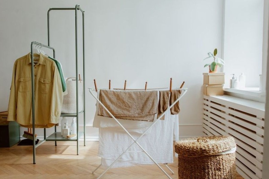 6 Cara Efektif Mengeringkan Pakaian di Dalam Rumah Saat Hujan