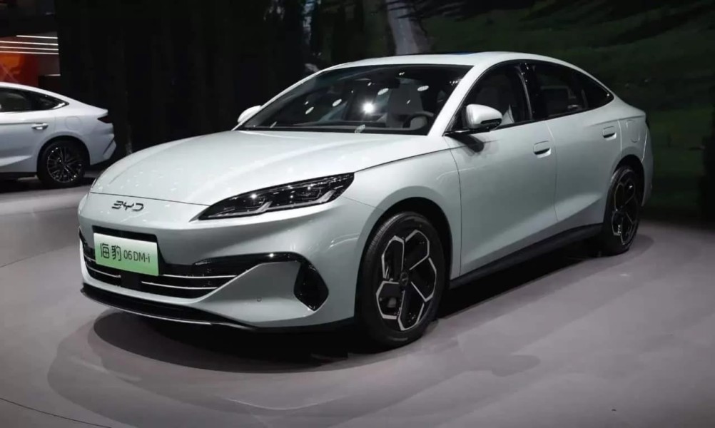BYD Perkuat Posisi dengan Seal 05 DM i Hybrid Terbaru