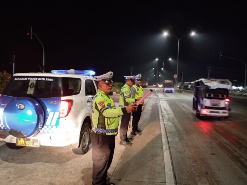 Polres Batu Bara Tingkatkan Keamanan Jalan dengan Patroli Blue Light