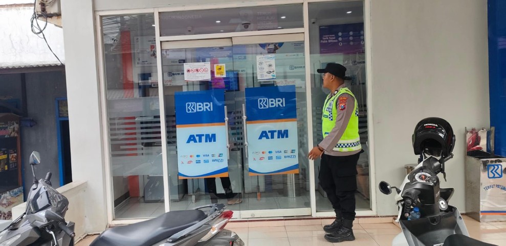 Polsek Donomulyo Gencarkan Patroli Siang Hari ke Bank BRI untuk Jaga Keamanan Wilayah
