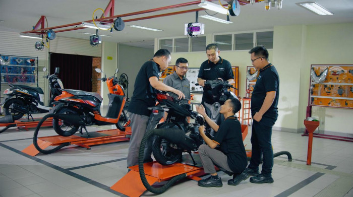 Kinerja Emiten Otomotif MPMX 2025 Pendapatan Rp16 Triliun Laba Bersih Turun