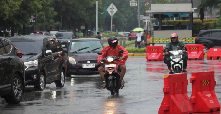 BMKG Prakirakan Cuaca Berkabut dan Hujan Ringan di Sebagian Besar Wilayah Jawa Timur