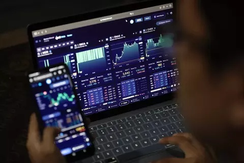 IHSG Menguat Dekati Rekor, Sektor Transportasi dan Properti Moncer
