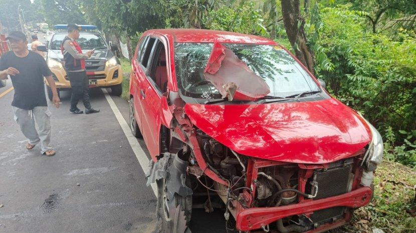 Waspada di Jalan! Ini Bahaya Menyalip Kendaraan Besar dari Sebelah Kiri yang Bisa Picu Kecelakaan Fatal