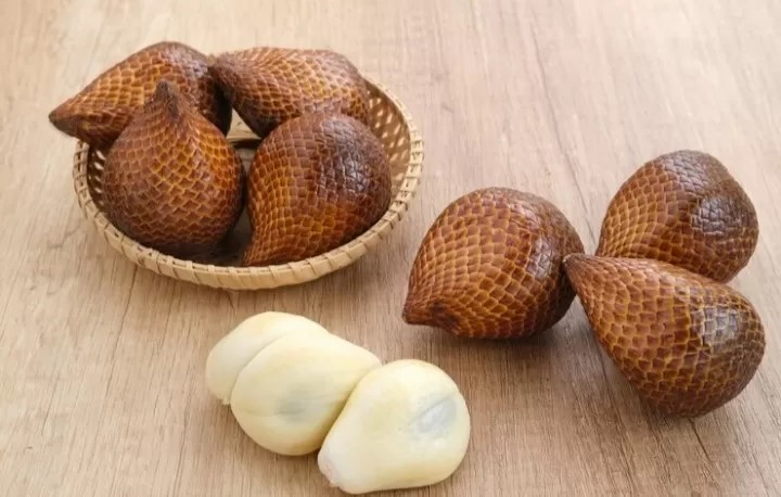 Intip 15 Manfaat Buah Salak untuk Diet dan Kesehatan Tubuh Secara Menyeluruh
