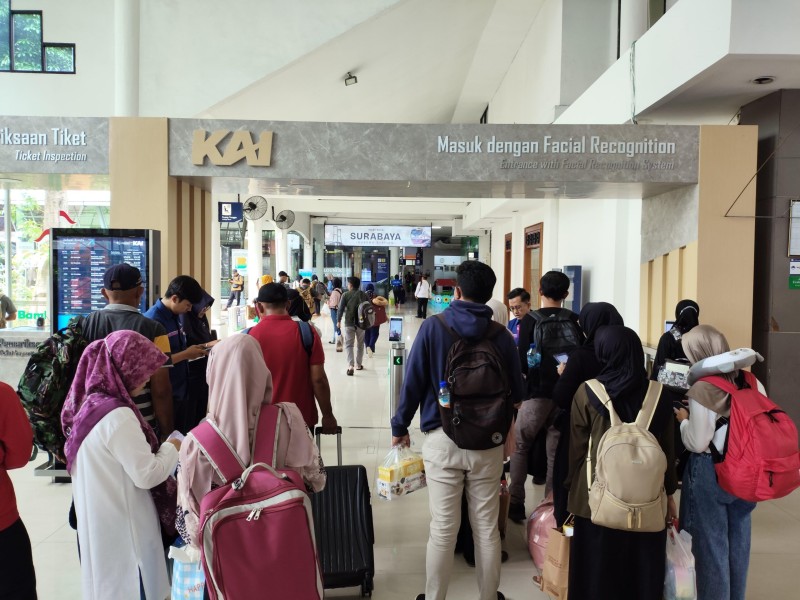 Pertumbuhan Penjualan Tiket Kereta Api Surabaya untuk Liburan Nataru 2024/2025