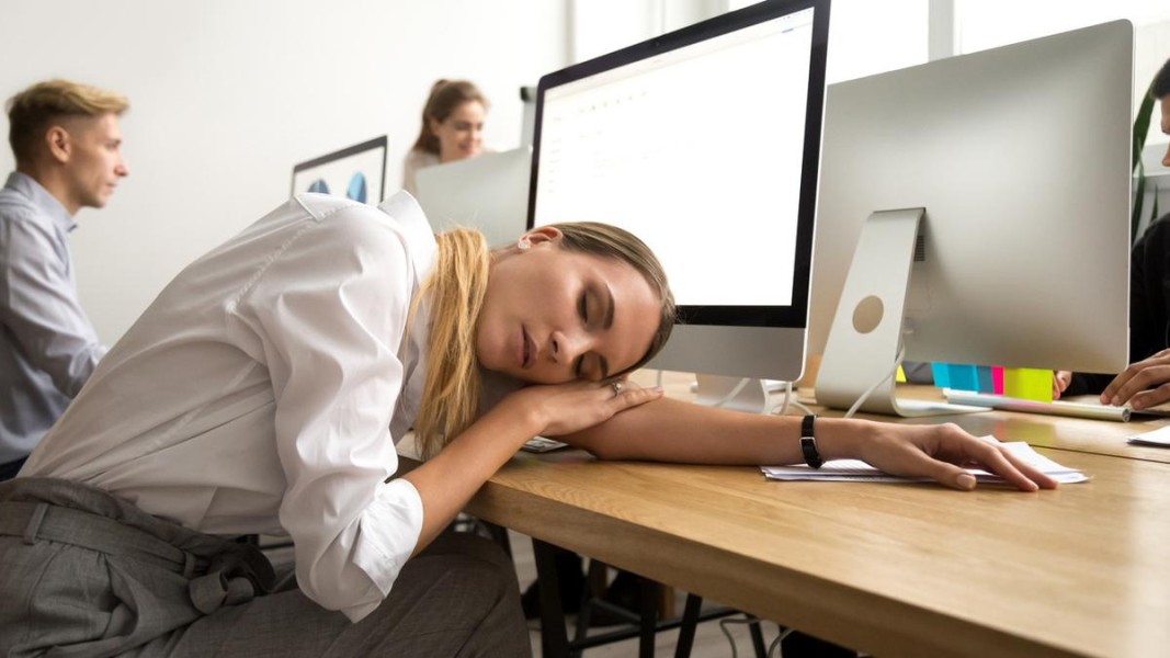 Gerakan Sederhana Redakan Pegal akibat Duduk Lama di Depan Komputer