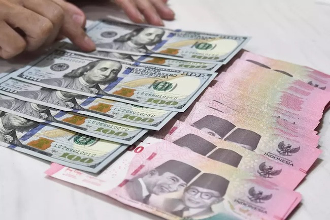 Rupiah Melemah Tipis ke Level Rp17047 Per Dolar AS Selasa Pagi