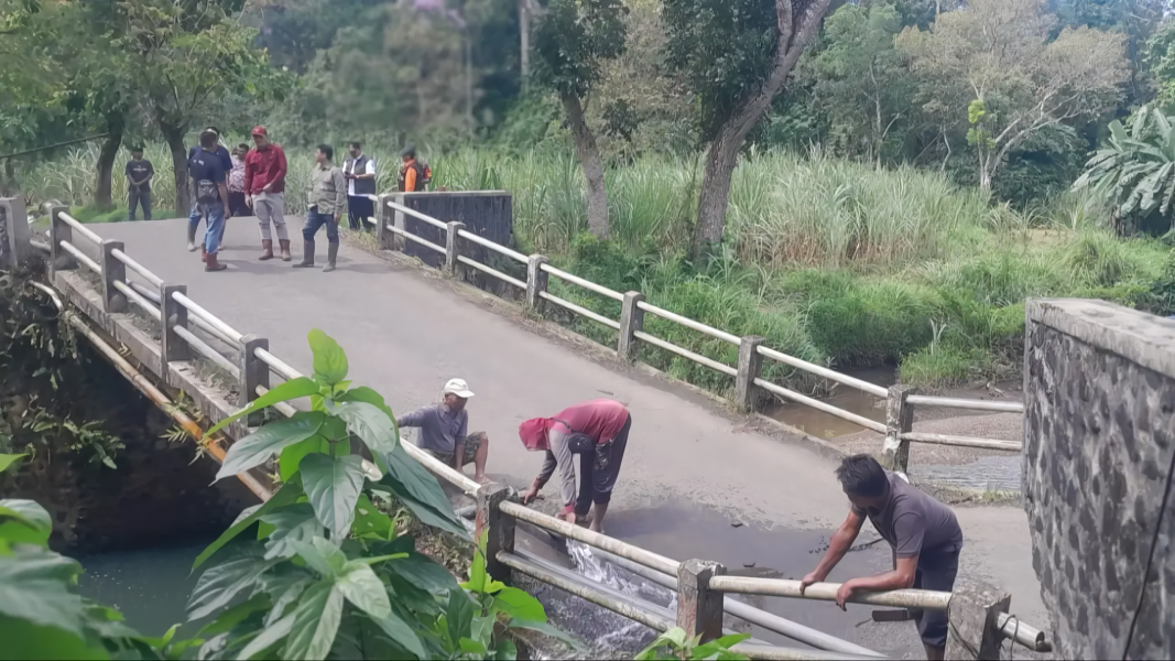 Penyeberangan Darurat Permudah Akses Warga Tiga Desa