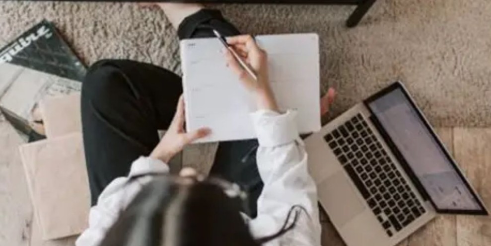 Aplikasi Menulis yang Menghasilkan Uang: Panduan Lengkap 2025