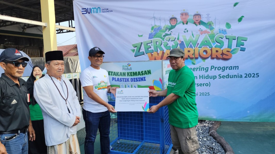 Peringati Hari Lingkungan Hidup Sedunia, PLN UIT JBB Gandeng Dompet Sampah untuk Aksi Bersih Kali Grogol