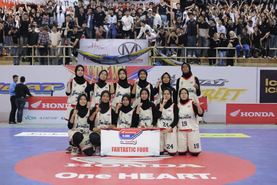 Dukungan Militan Brigata Pacu Tim Basket Putri Smanas Tembus Fantastic Four