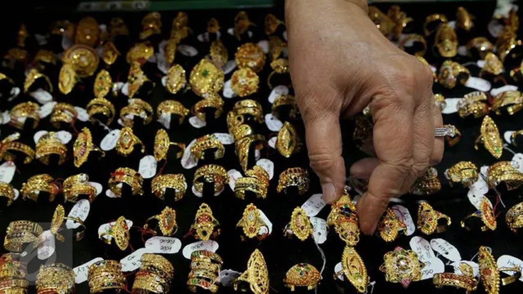 Simak Harga Emas Perhiasan Hari Ini 2 Desember 2025, Kenaikan Terlihat di Seluruh Karat