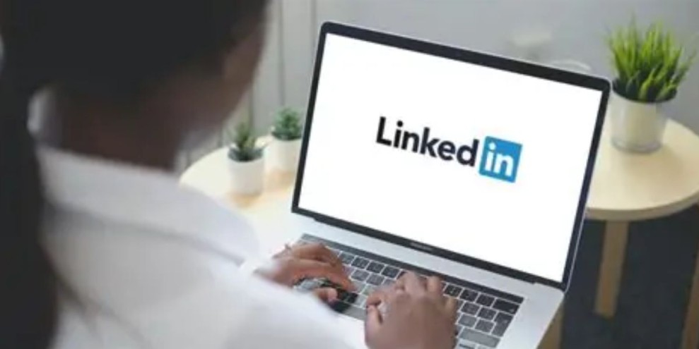 Ini Cara Menambah Sertifikat di LinkedIn Terbaru, Anti Ribet!