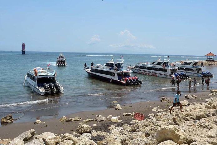 Cuaca Ekstrem Melanda Bali: Penyeberangan ke Nusa Penida Ditutup Sementara, Penerbangan Terpengaruh