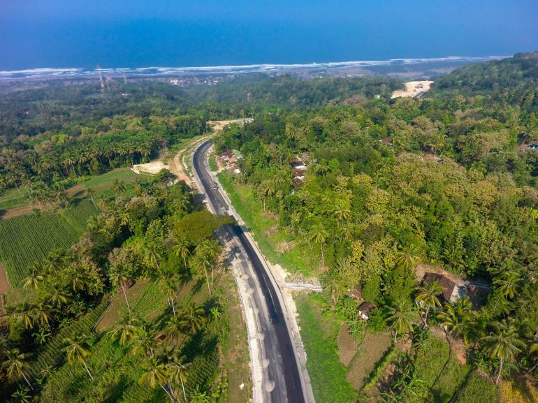 Waskita Karya Percepat Jalan Baru Kretek Girijati